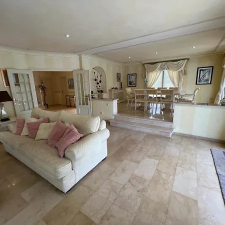 Beautiful 2 Steps From The * Marbella