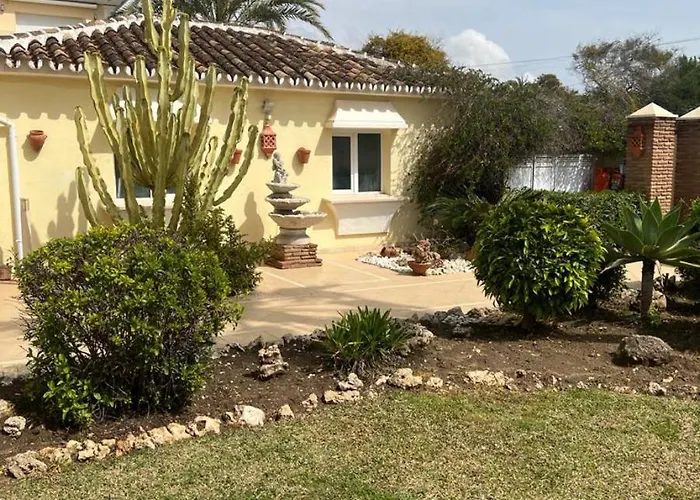 Beautiful 2 Steps From The فيلة