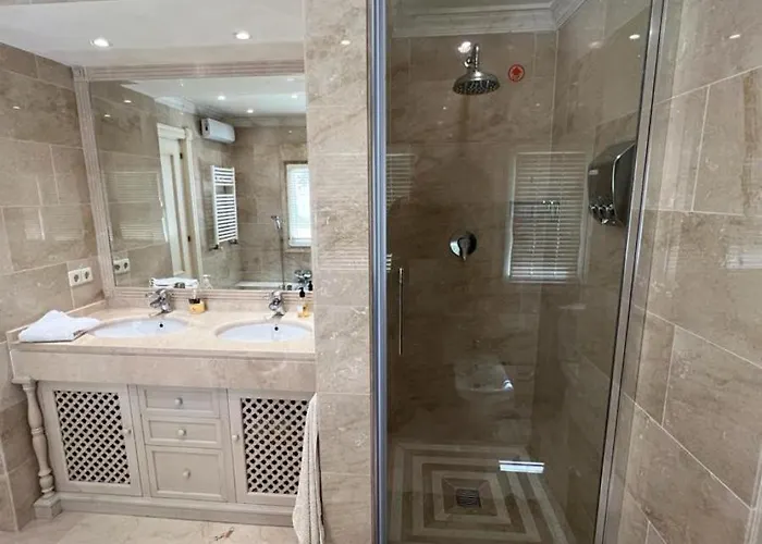 فيلة Beautiful 2 Steps From The